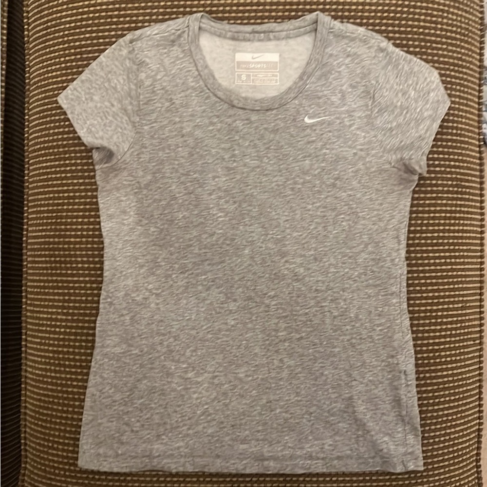 EUC Nike Sports Tee grey size small
